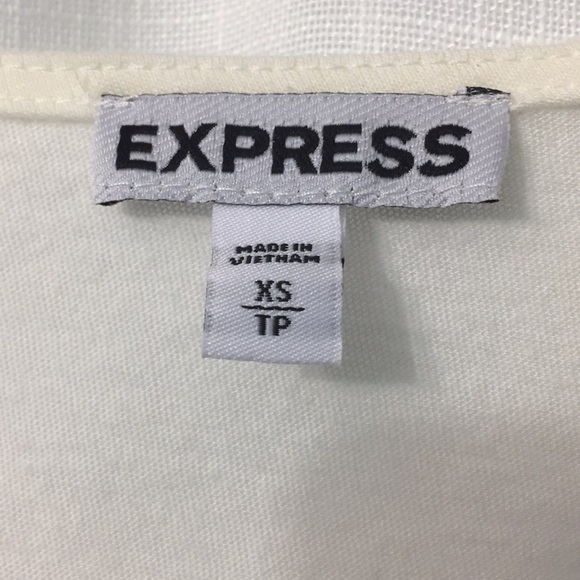 Express Ruffle Blouse - Picture 4 of 5